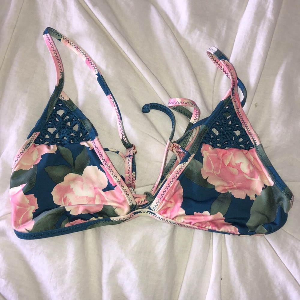 Frankie’s Bikinis triangle bikini top